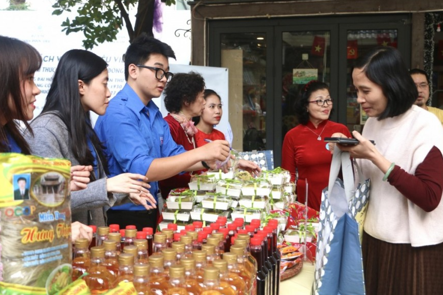 Mang Tết ấm áp đến sớm với đoàn viên, người lao động