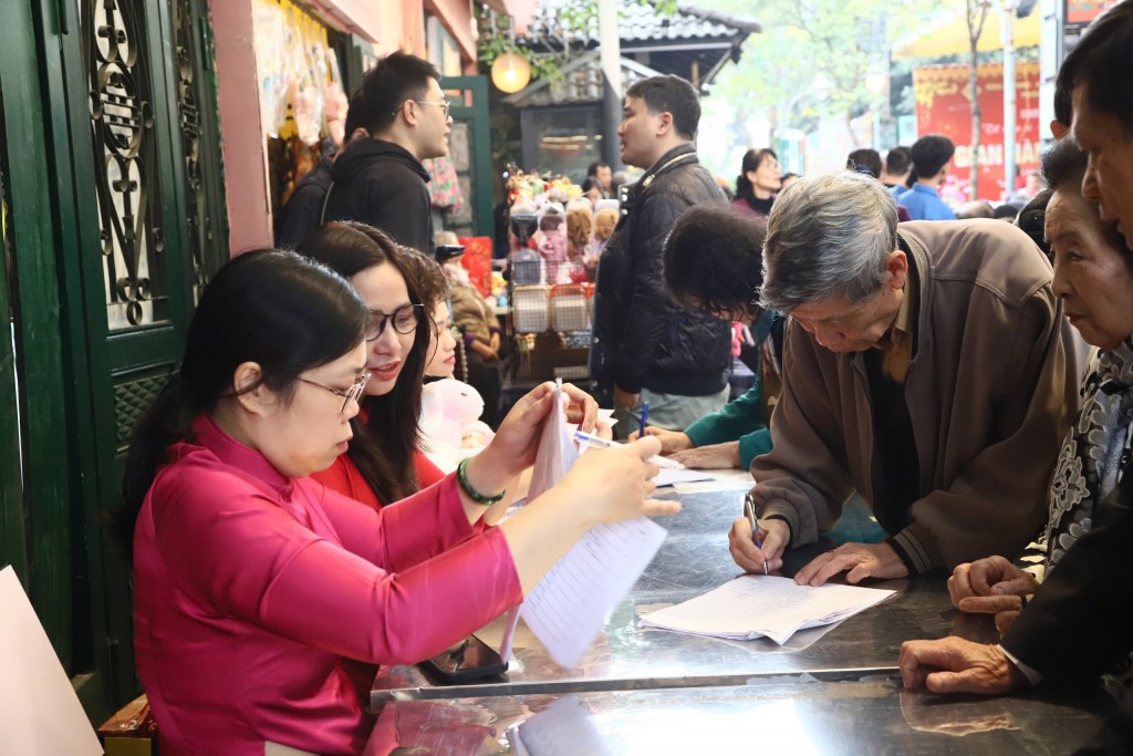 Ấm áp “Tết nhân ái, Xuân yêu thương” tại phường Cửa Nam Ấm áp “Tết nhân ái, Xuân yêu thương” tại phường Cửa Nam