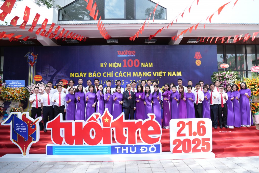 Tập thể cán bộ, phóng viên Báo Tuổi trẻ Thủ đô