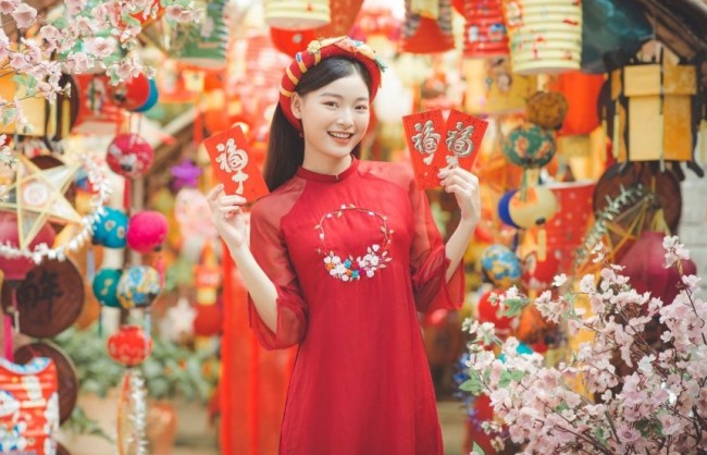 Người trẻ chọn “cày cuốc” để lấy tiền về quê ăn Tết