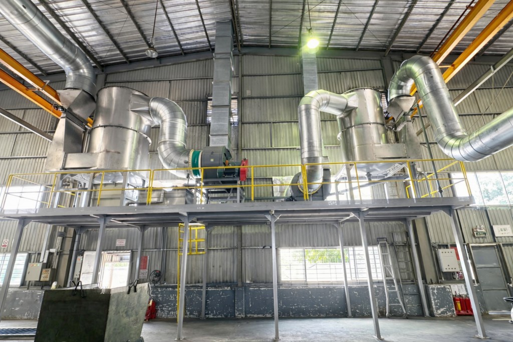 Giảm phát thải dầu - bụi với hệ thống xử lý ba cấp Ha Lô