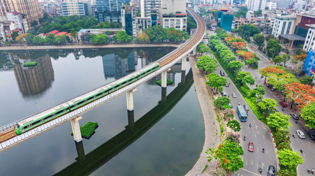 Những chuyến tàu mùa xuân kể câu chuyện văn minh đô thị Những chuyến tàu mùa xuân kể câu chuyện văn minh đô thị