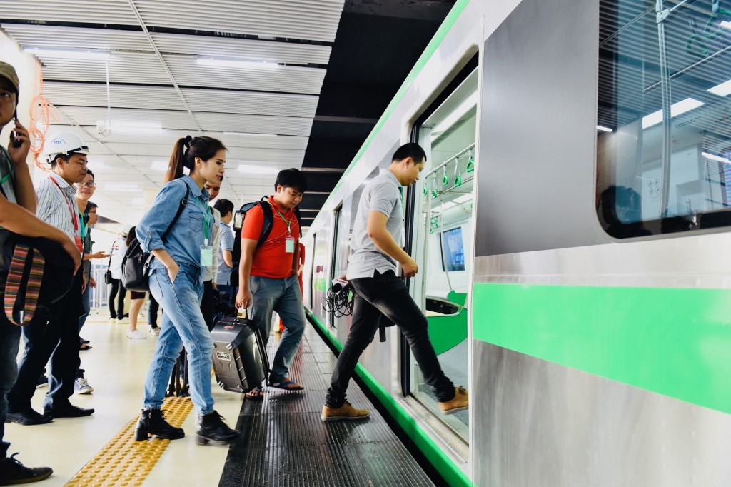 Những chuyến tàu mùa xuân kể câu chuyện văn minh đô thị Những chuyến tàu mùa xuân kể câu chuyện văn minh đô thị