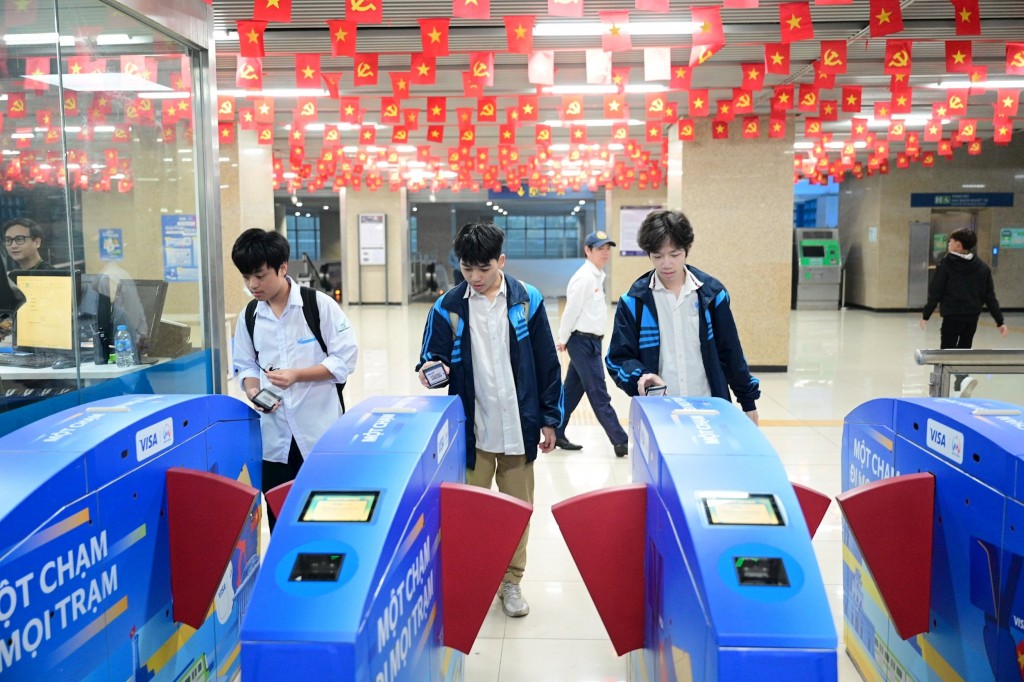 Những chuyến tàu mùa xuân kể câu chuyện văn minh đô thị Những chuyến tàu mùa xuân kể câu chuyện văn minh đô thị