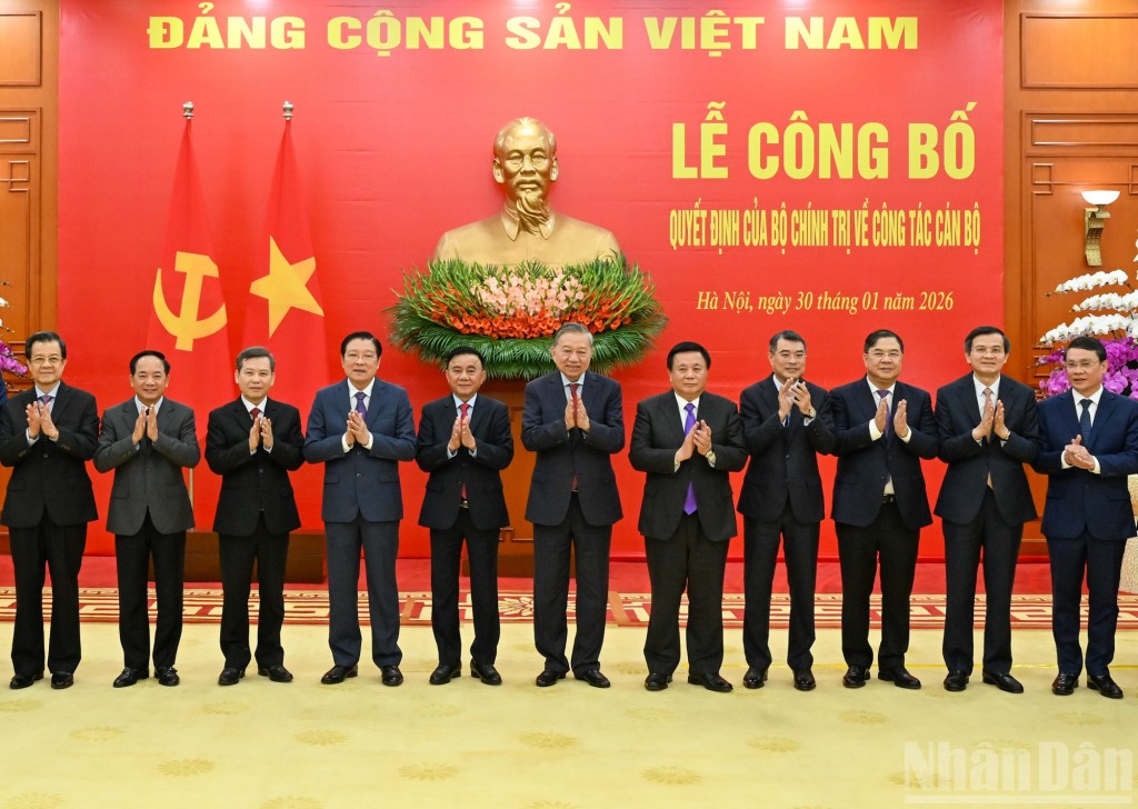 Tổng Bí thư Tô Lâm và các đồng chí lãnh đạo Đảng và các đại biểu dự buổi lễ (Ảnh: Nhân dân) Tổng Bí thư Tô Lâm và các đồng chí lãnh đạo Đảng và các đại biểu dự buổi lễ (Ảnh: Nhân dân)