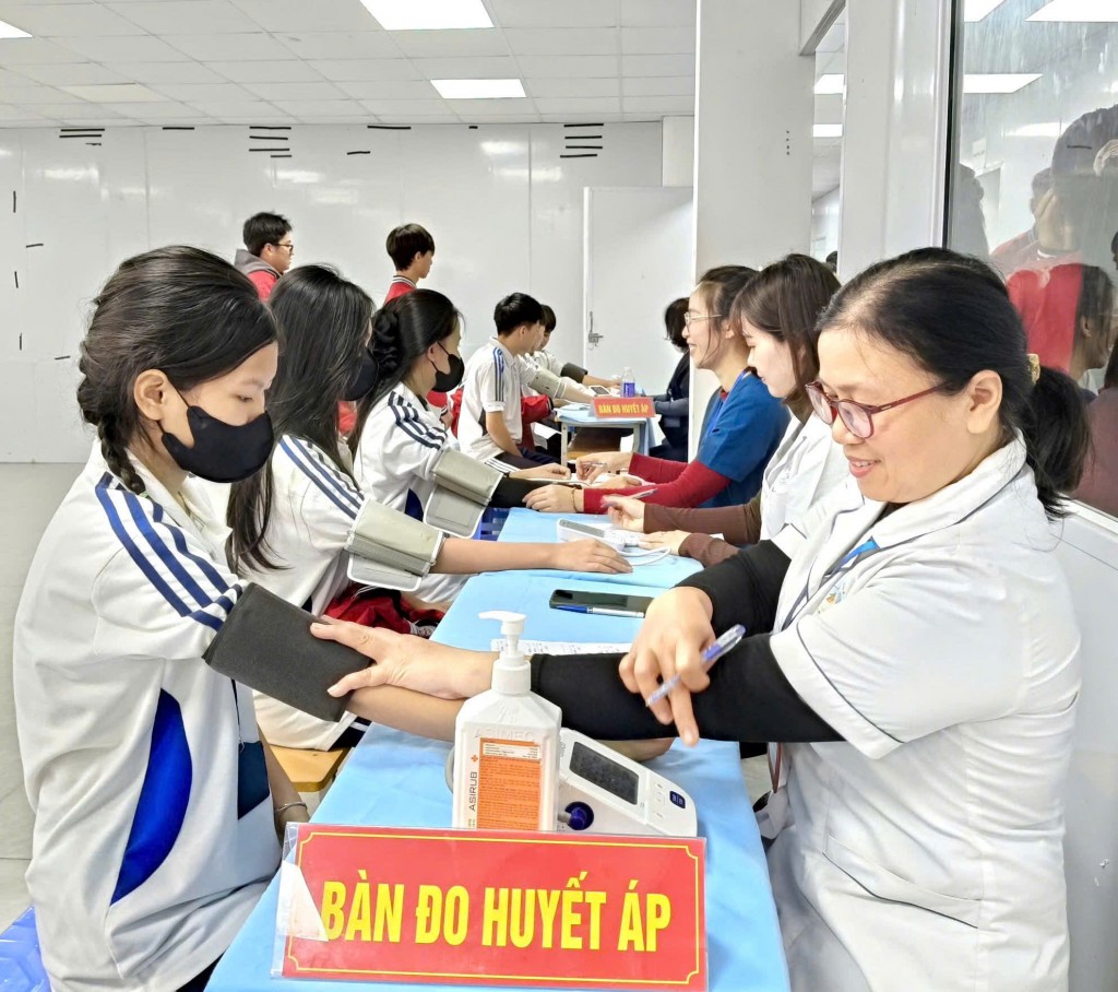 : Triển khai khám sức khỏe định kỳ, chăm sóc sức khỏe năm học 2025 - 2026 cho các học sinh