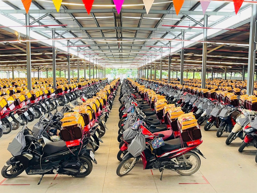 Tân Đệ trao quà Tết và thưởng lương tháng 13, 14, 15 cho người lao động Tân Đệ trao quà Tết và thưởng lương tháng 13, 14, 15 cho người lao động