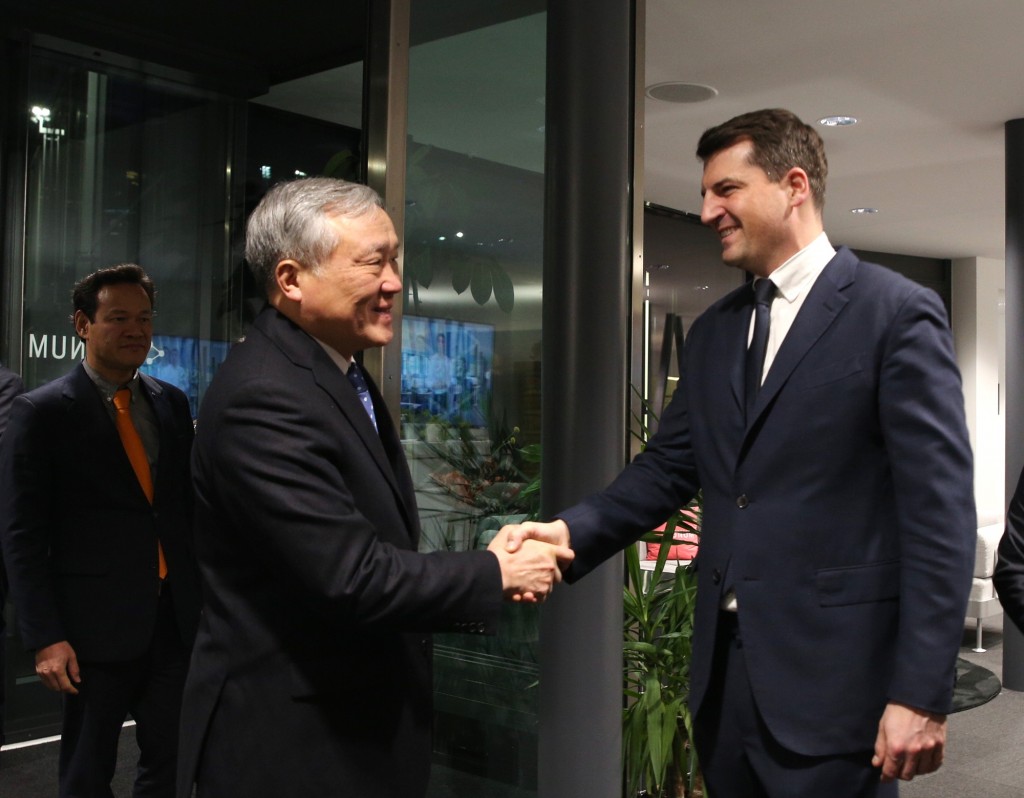 Phó Thủ tướng Thường trực Nguyễn Hoà Bình làm việc với Lãnh đạo Ngân hàng Sygnum - Ảnh: VGP/Nguyễn Hoàng Phó Thủ tướng Thường trực Nguyễn Hoà Bình làm việc với Lãnh đạo Ngân hàng Sygnum - Ảnh: VGP/Nguyễn Hoàng