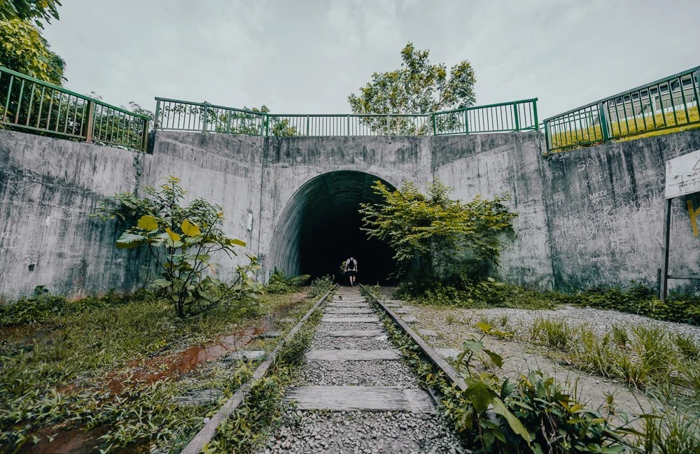 Đường hầm là điểm dừng quen thuộc của nhiều dân địa phương trên tuyến trekking từ Clementi Forest đến Sungei Ulu Pandan. (Ảnh: SmartLocal) Đường hầm là điểm dừng quen thuộc của nhiều dân địa phương trên tuyến trekking từ Clementi Forest đến Sungei Ulu Pandan. (Ảnh: SmartLocal)