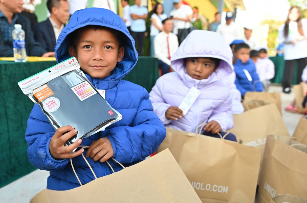 Những chiếc áo HEATTECH và PUFFTECH sẽ giúp các em thêm ấm áp vào những ngày mưa bão hay mùa đông giá rét Những chiếc áo HEATTECH và PUFFTECH sẽ giúp các em thêm ấm áp vào những ngày mưa bão hay mùa đông giá rét