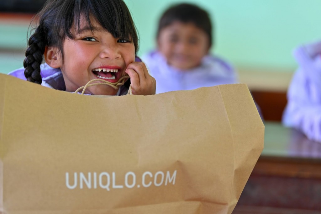 Nụ cười rạng rỡ của một em học sinh khi được học tập trong lớp học mới vừa được khánh thành Nụ cười rạng rỡ của một em học sinh khi được học tập trong lớp học mới vừa được khánh thành