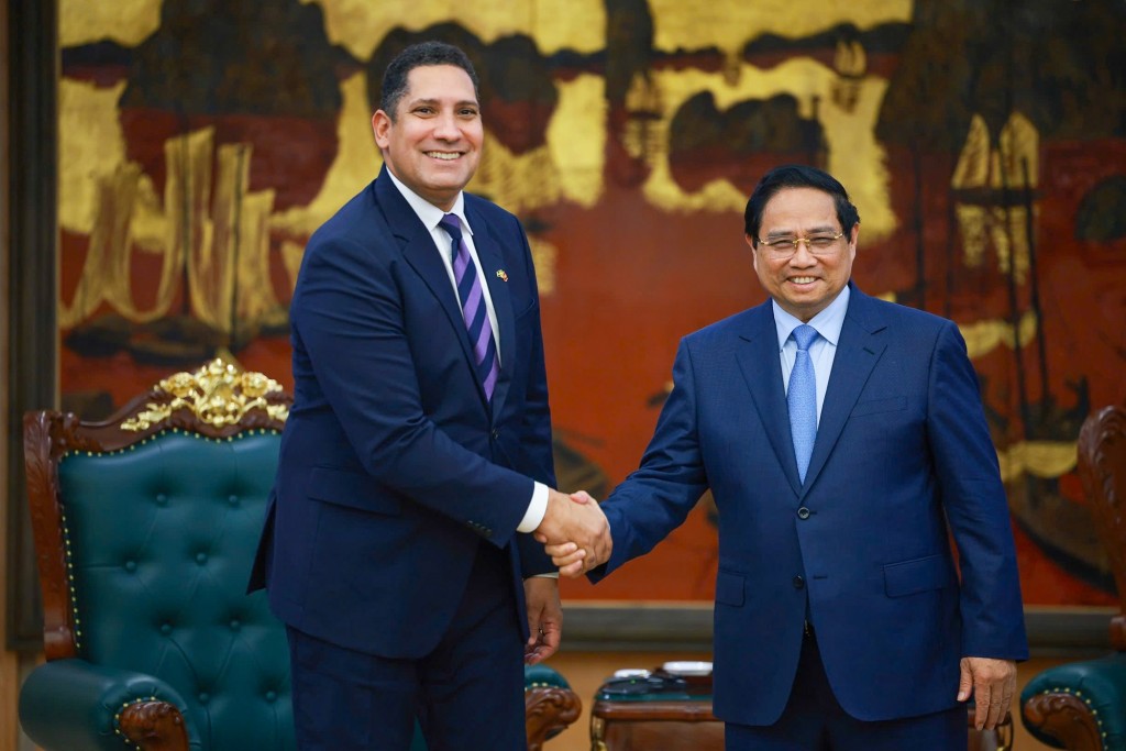 Thủ tướng Phạm Minh Chính và Đại sứ Thụy Điển tại Việt Nam Johan Ndisi - Ảnh: VGP/Nhật Bắc Thủ tướng Phạm Minh Chính và Đại sứ Thụy Điển tại Việt Nam Johan Ndisi - Ảnh: VGP/Nhật Bắc