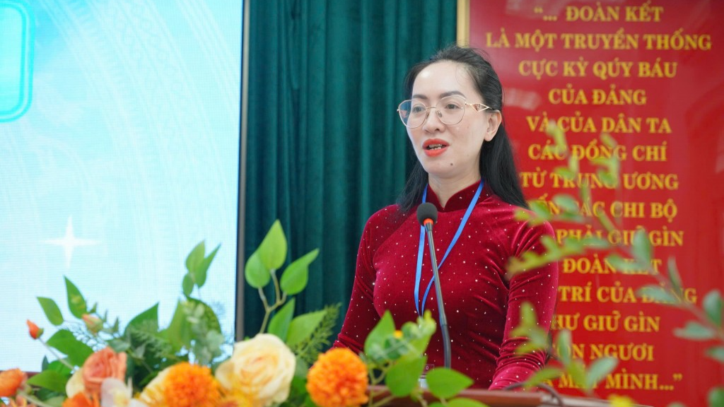 Phó Bí thư Thường trực Đảng ủy phường Hồng Hà Phùng Mỹ Ngà