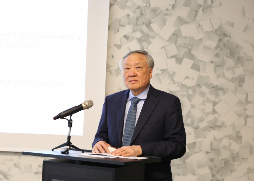 Phó Thủ tướng Thường trực Chính phủ Nguyễn Hòa Bình giới thiệu hệ thống chính sách ưu đãi, đặc thù của Trung tâm Tài chính quốc tế Việt Nam - Ảnh: VGP/Nguyễn Hoàng