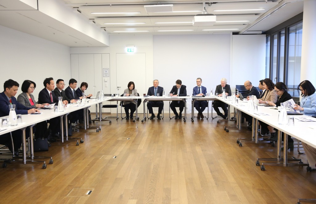 Phó Thủ tướng Thường trực Nguyễn Hòa Bình làm việc với Hiệp hội Công nghiệp Thụy Sĩ - Ảnh: VGP/Nguyễn Hoàng