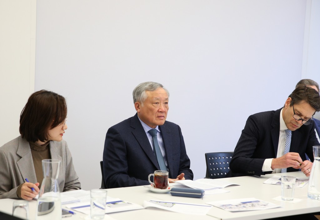 Phó Thủ tướng Thường trực Nguyễn Hòa Bình làm việc với Hiệp hội Công nghiệp Thụy Sĩ - Ảnh: VGP/Nguyễn Hoàng