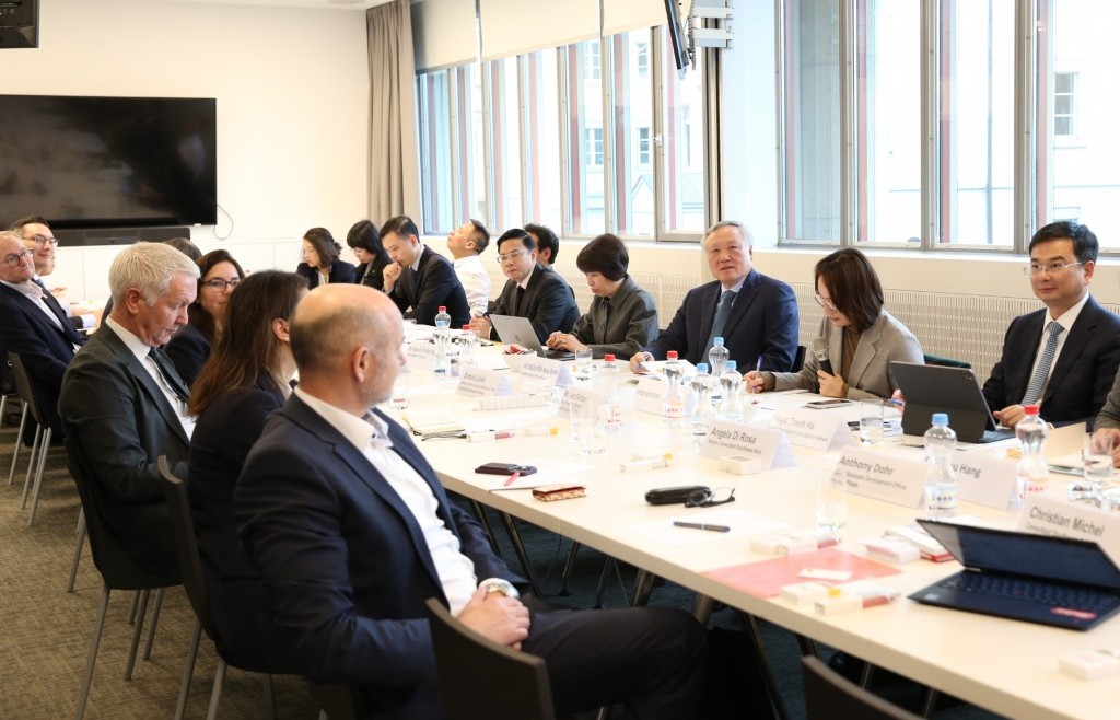 Thúc đẩy kết nối Trung tâm tài chính quốc tế Việt Nam với thế giới