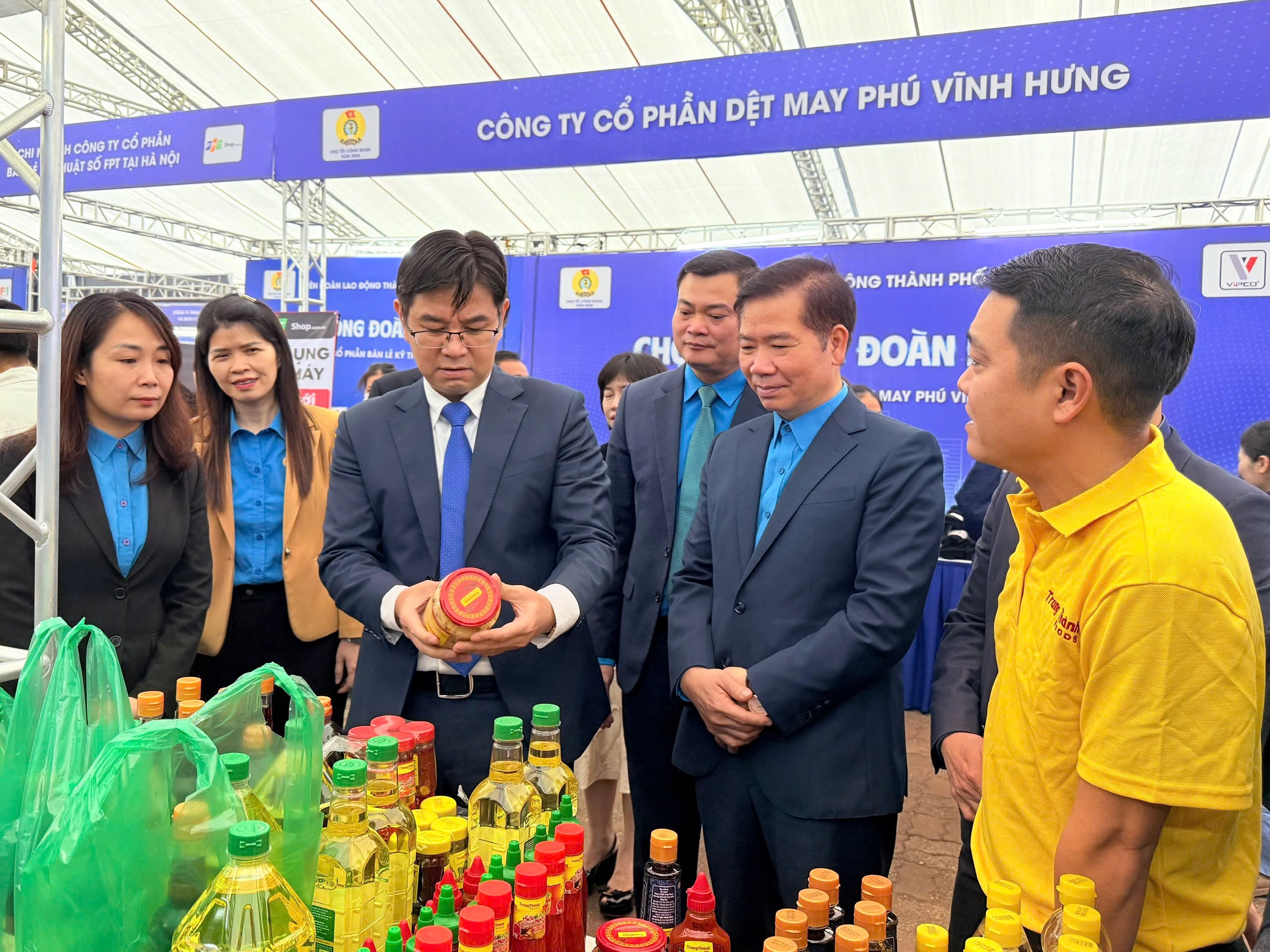 Chợ Tết Công đoàn - lan tỏa yêu thương, kết nối đoàn viên khó khăn