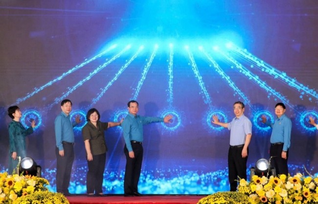 Khai mạc "Chợ Tết Công đoàn - Xuân 2026".