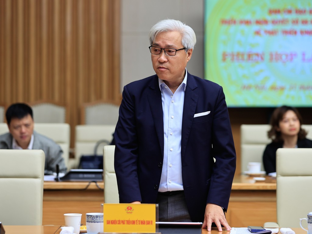 Đại diện Ban Nghiên cứu phát triển kinh tế tư nhân phát biểu - Ảnh: VGP/Nhật Bắc