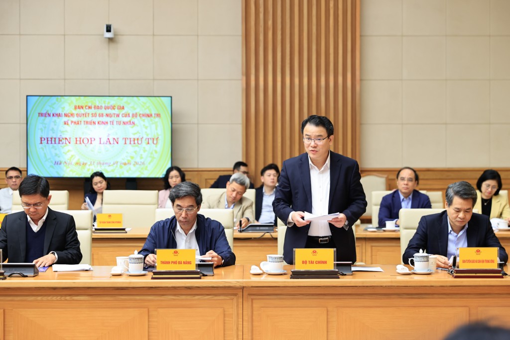 Thứ trưởng Bộ Tài chính Trần Quốc Phương báo cáo tại Phiên họp - Ảnh: VGP/Nhật Bắc