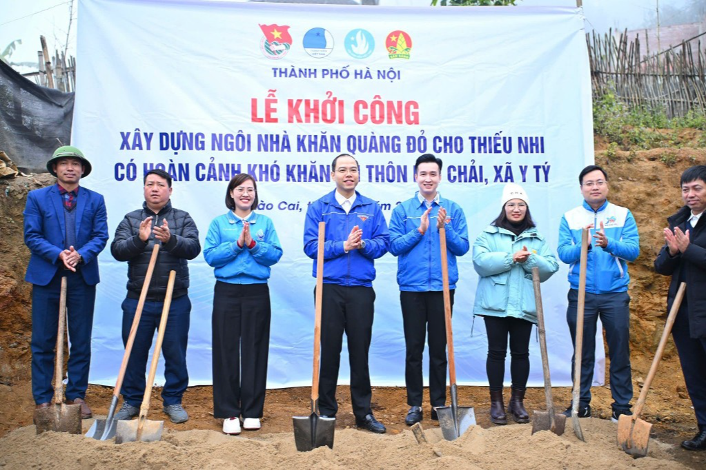 Thường trực Thành đoàn Hà Nội tham dự lễ khởi công xây dựng nhà Khăn quàng đỏ trong chương trình Tình nguyện mùa đông 2025