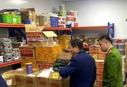 Hà Nội: Thu giữ hàng chục tấn thực phẩm không rõ nguồn gốc