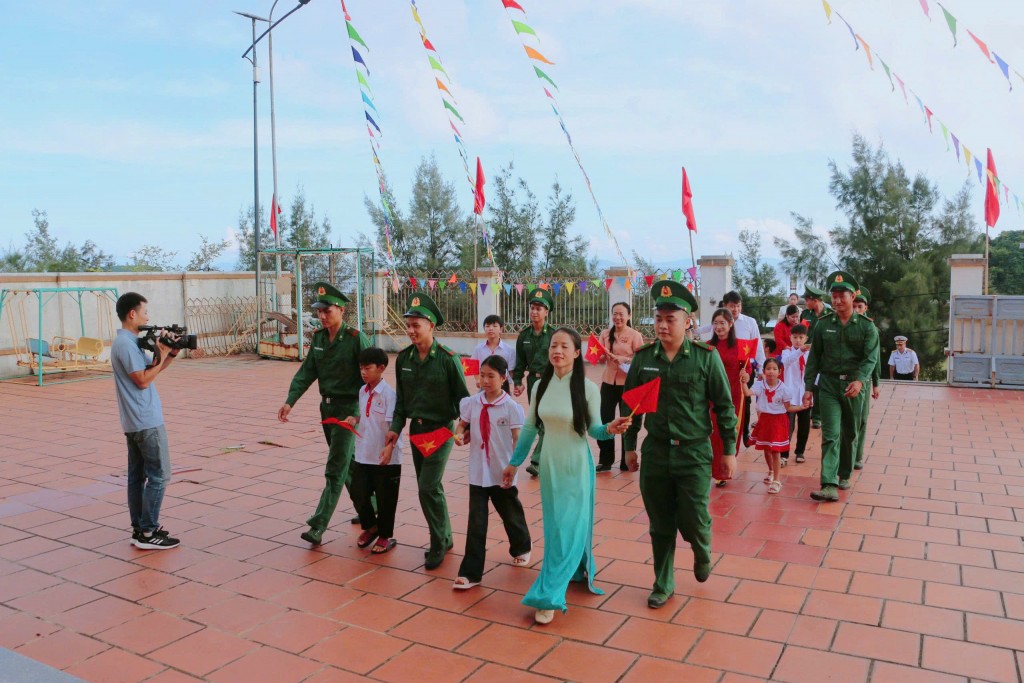 Học sinh Đảo Trần (Đặc khu Cô Tô) luôn nhận được sự quan tâm đặc biệt của tỉnh Học sinh Đảo Trần (Đặc khu Cô Tô) luôn nhận được sự quan tâm đặc biệt của tỉnh