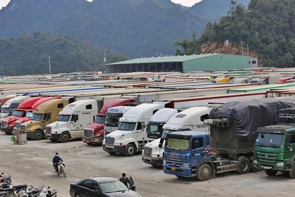 Bộ Nông nghiệp và Môi trường chủ động, khẩn trương triển khai các biện pháp tháo gỡ tình trạng ùn tắc nông sản tại cửa khẩu