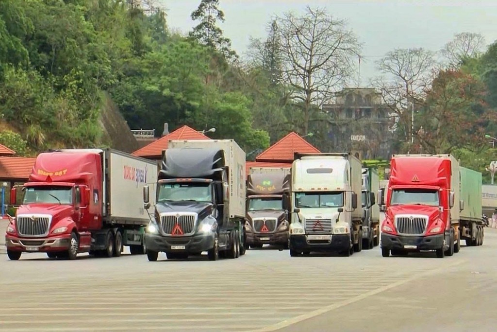 Bộ Nông nghiệp và Môi trường chủ động, khẩn trương triển khai các biện pháp tháo gỡ tình trạng ùn tắc nông sản tại cửa khẩu