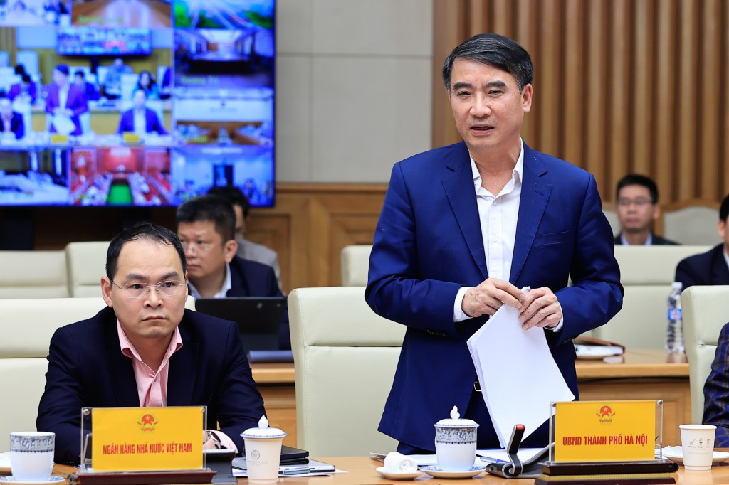 Đại diện UBND TP. Hà Nội báo cáo tại Phiên họp - Ảnh: VGP/Nhật Bắc