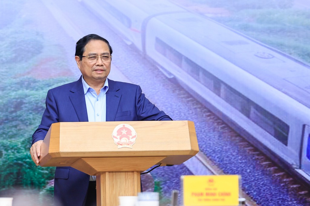 Thủ tướng Phạm Minh Chính nhấn mạnh việc phát triển hạ tầng đường sắt quốc gia, đường sắt đô thị, đường sắt kết nối với Trung Quốc sẽ đạt được nhiều mục tiêu - Ảnh: VGP/Nhật Bắc