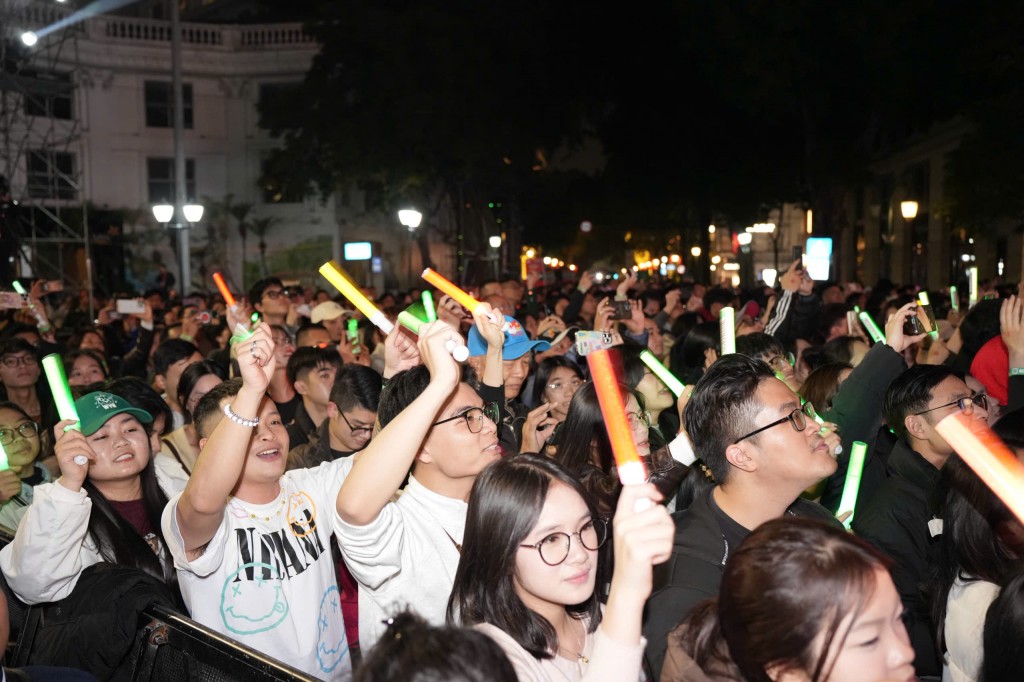 Khán giả hào hứng với chương trình Khán giả hào hứng với chương trình