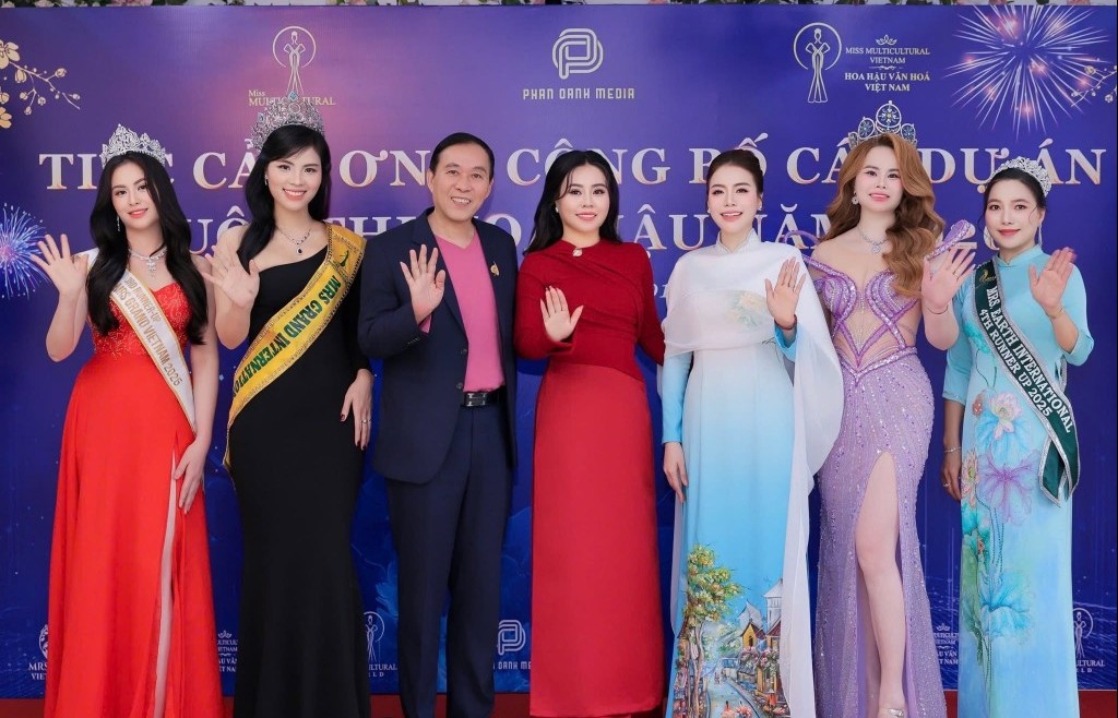 Hoa hậu Phan Kim Oanh công bố chuỗi cuộc thi sắc đẹp