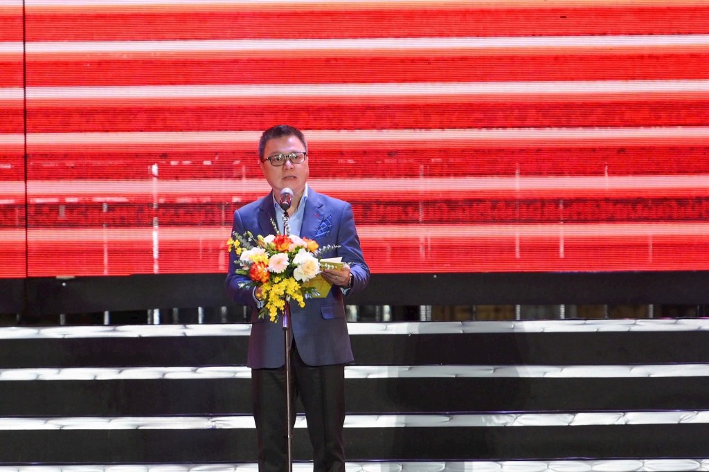 Nhà báo Lê Quốc Minh, Ủy viên Trung ương Đảng: Tổng Biên tập Báo Nhân Dân, Phó Trưởng ban Tuyên giáo và Dân vận Trung ương, Chủ tịch Hội Nhà báo Việt Nam phát biểu khai mạc (Ảnh: Viết Thành) Nhà báo Lê Quốc Minh, Ủy viên Trung ương Đảng: Tổng Biên tập Báo Nhân Dân, Phó Trưởng ban Tuyên giáo và Dân vận Trung ương, Chủ tịch Hội Nhà báo Việt Nam phát biểu khai mạc (Ảnh: Viết Thành)