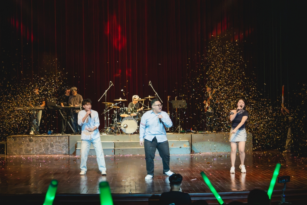 Bất ngờ màn trình diễn nghệ thuật đặc sắc của học sinh Trường THPT Đoàn Thị Điểm