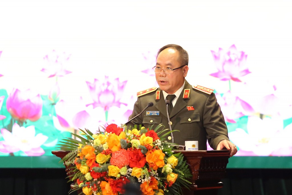 Trung tướng Nguyễn Thanh Tùng phát biểu đáp từ tại buổi gặp mặt. Ảnh: Lam Thanh Trung tướng Nguyễn Thanh Tùng phát biểu đáp từ tại buổi gặp mặt. Ảnh: Lam Thanh