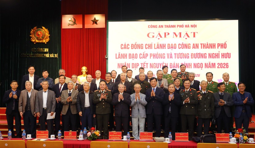 Các đồng chí lãnh đạo thành phố Hà Nội và các cán bộ hưu trí Công an thành phố tại buổi gặp mặt. Ảnh: Lam Thanh Các đồng chí lãnh đạo thành phố Hà Nội và các cán bộ hưu trí Công an thành phố tại buổi gặp mặt. Ảnh: Lam Thanh