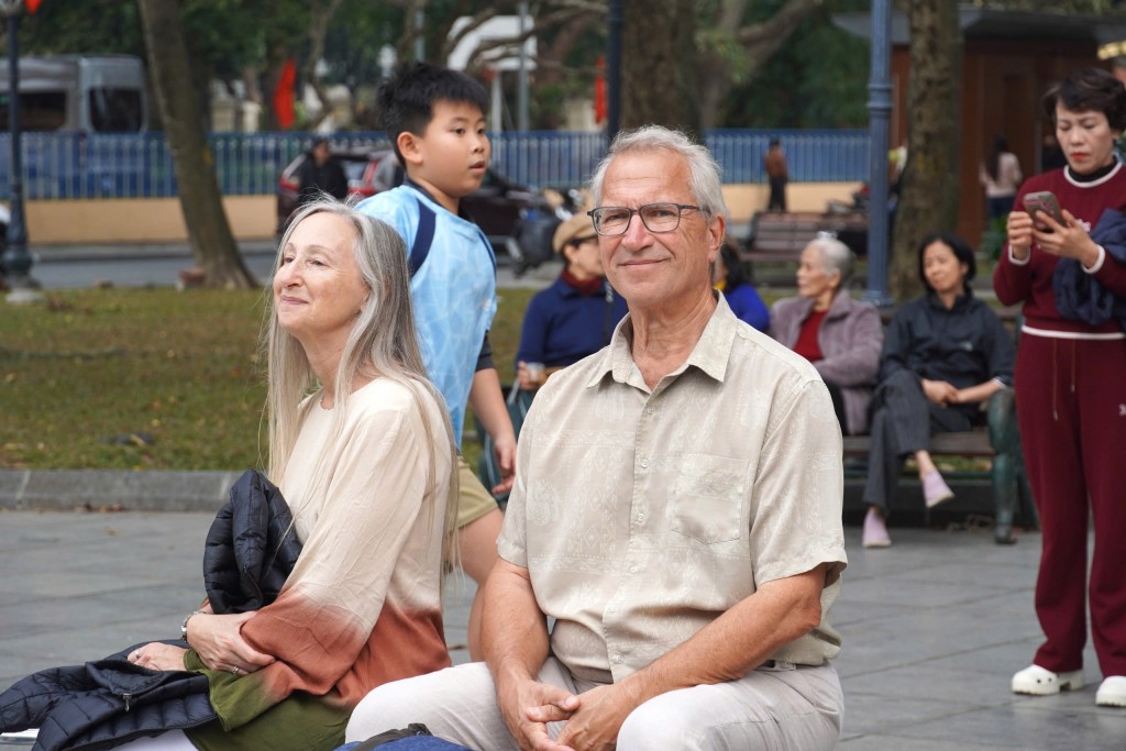 Khán giả hào hứng xem các buổi biểu diễn Khán giả hào hứng xem các buổi biểu diễn