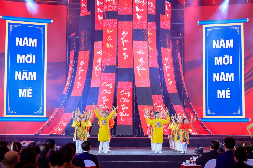 Chương trình văn nghệ chào mừng lễ khai mạc - Ảnh: VGP/Nhật Bắc