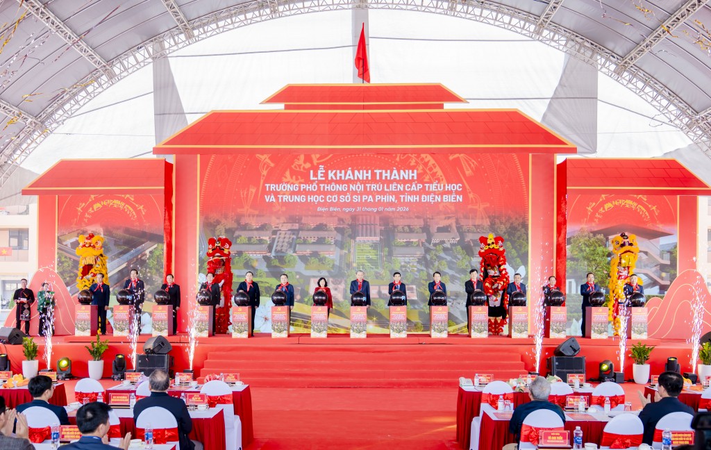 Lễ khánh thành Trường nội trú liên cấp xã Si Pa Phìn (tỉnh Điện Biên) diễn ra sáng 31/1. Ảnh: Ánh Dương