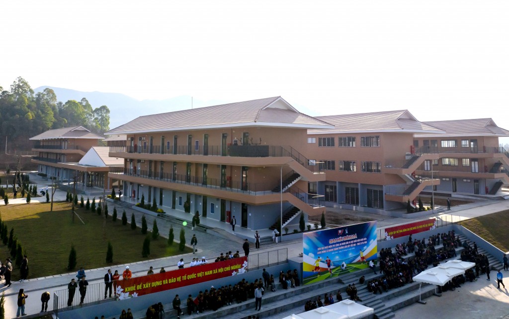 Tập đoàn Sun Group cam kết đồng hành lâu dài cùng nhà trường trong công tác chăm lo, nâng cao chất lượng dạy và học. Ảnh: Ánh Dương