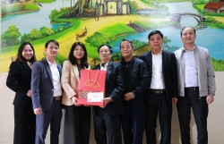 Thăm, tặng quà gia đình chính sách dịp Tết Nguyên đán