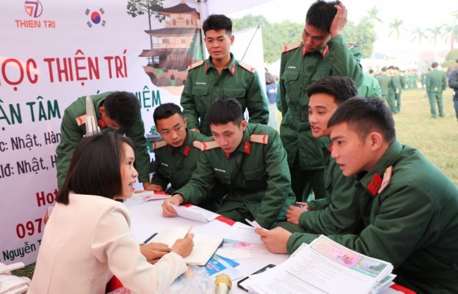 Bức tranh việc làm ngày càng rực rỡ sắc màu