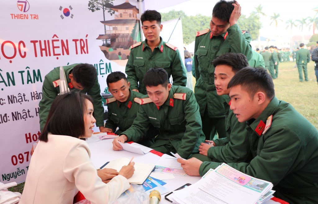 Bức tranh việc làm ngày càng rực rỡ sắc màu