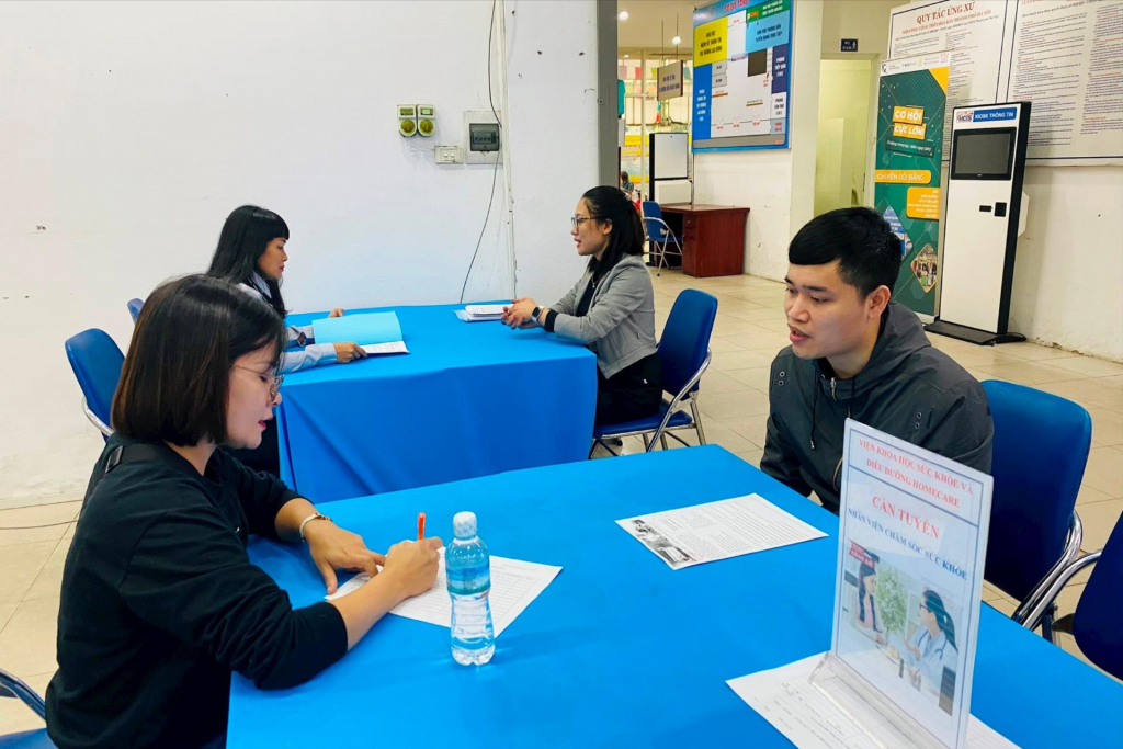 Bức tranh việc làm ngày càng rực rỡ sắc màu