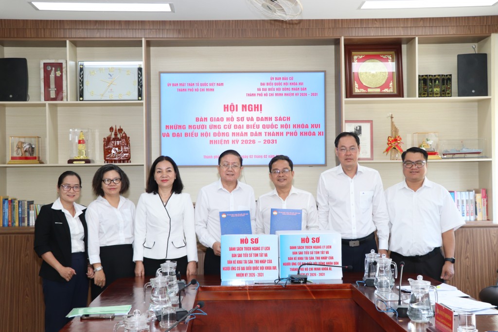 Thực hiện bàn giao hồ sơ người ứng cử ĐBQH khóa XVI và HĐND thành phố khóa XI, nhiệm kỳ 2026-2031