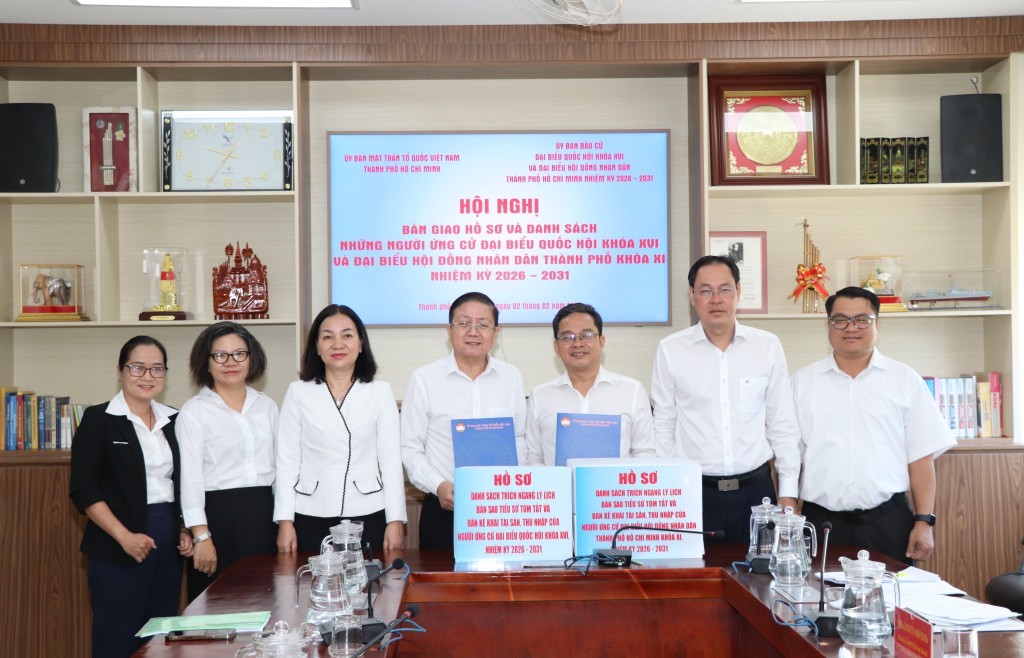 TP Hồ Chí Minh bàn giao hồ sơ người ứng cử ĐBQH và HĐND