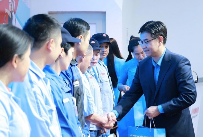 Mang Tết đến gần hơn với đoàn viên, người lao động