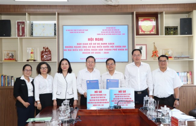 TP Hồ Chí Minh bàn giao hồ sơ người ứng cử ĐBQH và HĐND